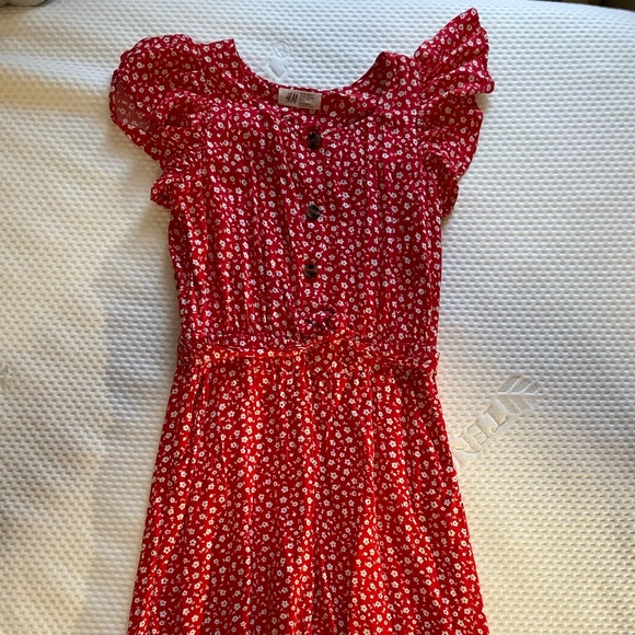 Girls size 8-9 romper with ruffle sleeve . Red with small white flowers - Picture 2 of 4